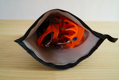 楽に持ち運べるMicro Crampon Case
